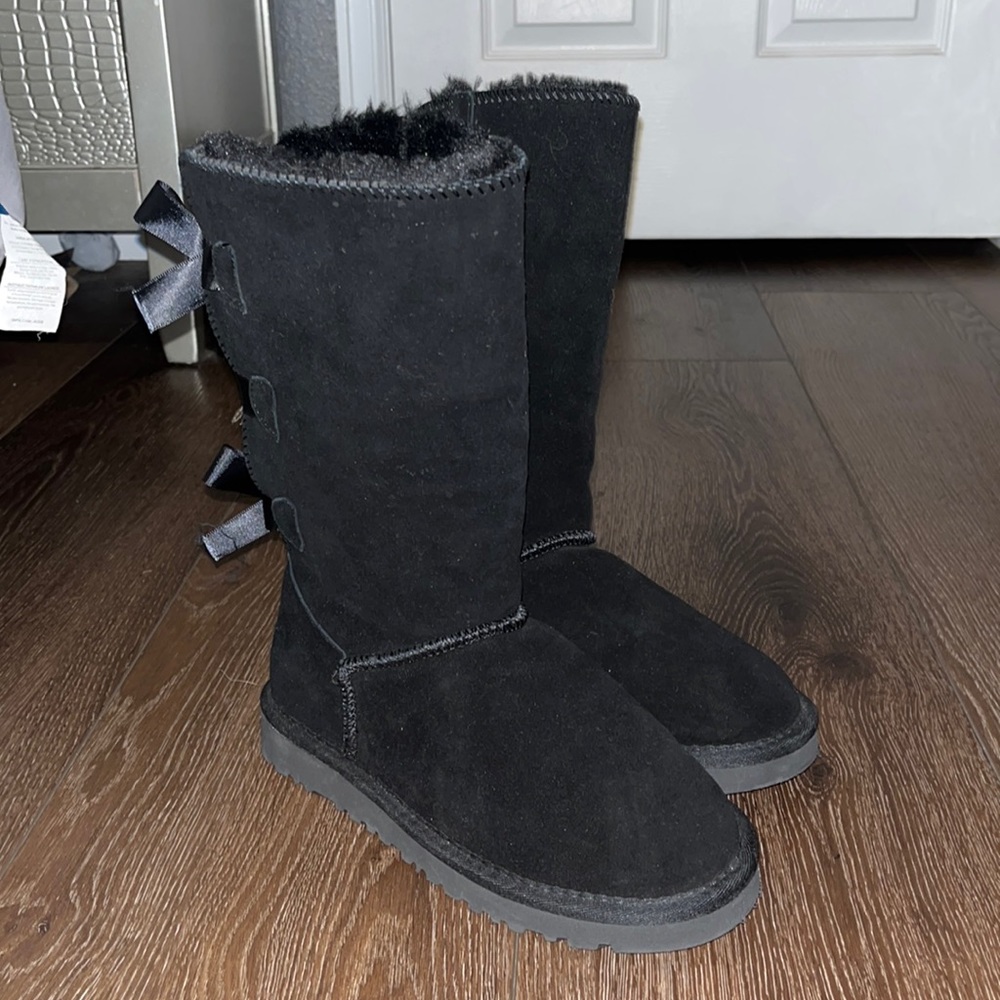 womens black UGG boots - size 7
